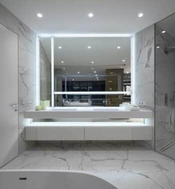 bathroom light mirror 500x538 1