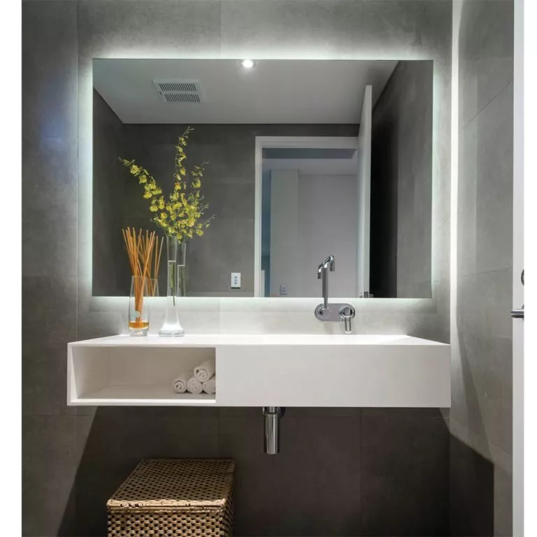 A Brighter Choice: Why LED Mirrors Outshine Regular Mirrors