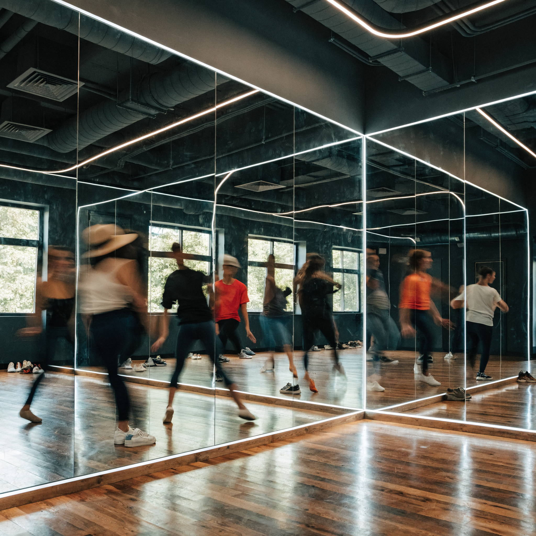 LED Mirrors for Dance Studios: Enhancing Performance, Precision, and Ambience